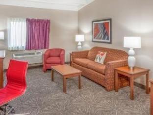 Ramada By Wyndham Hammond Hotel & Conference Center Habitación foto